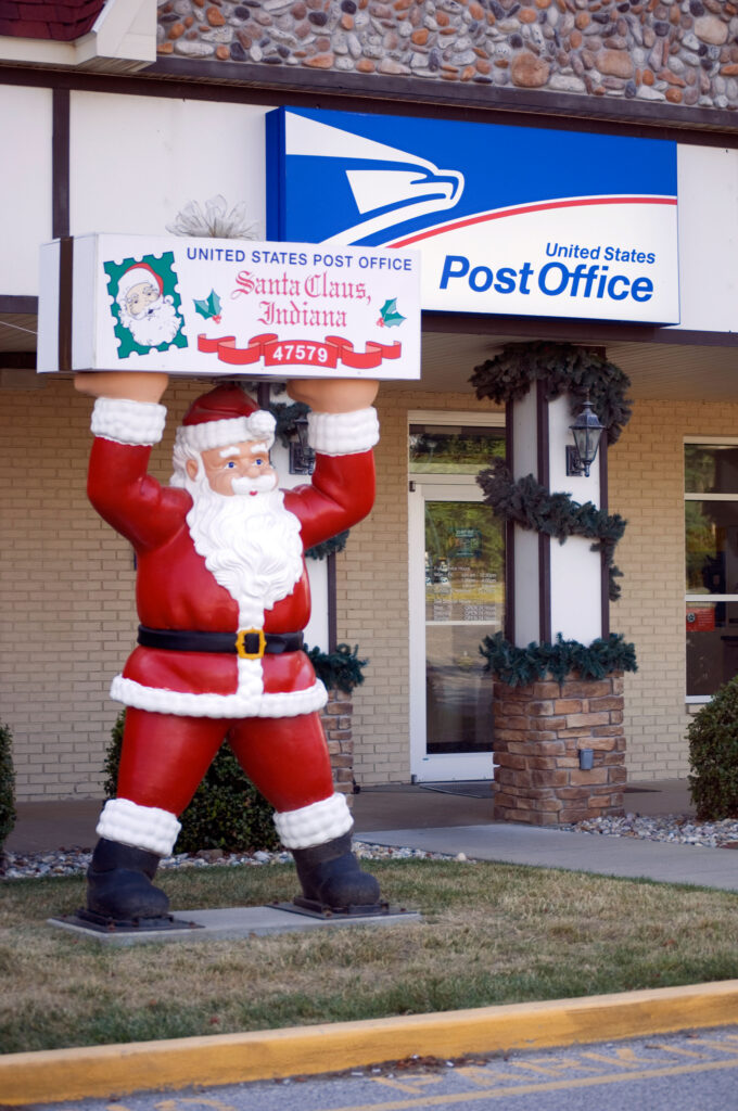 Santa Claus statue at the US Post Office in Santa Claus Indiana. Image shot 2007. Exact date unknown.