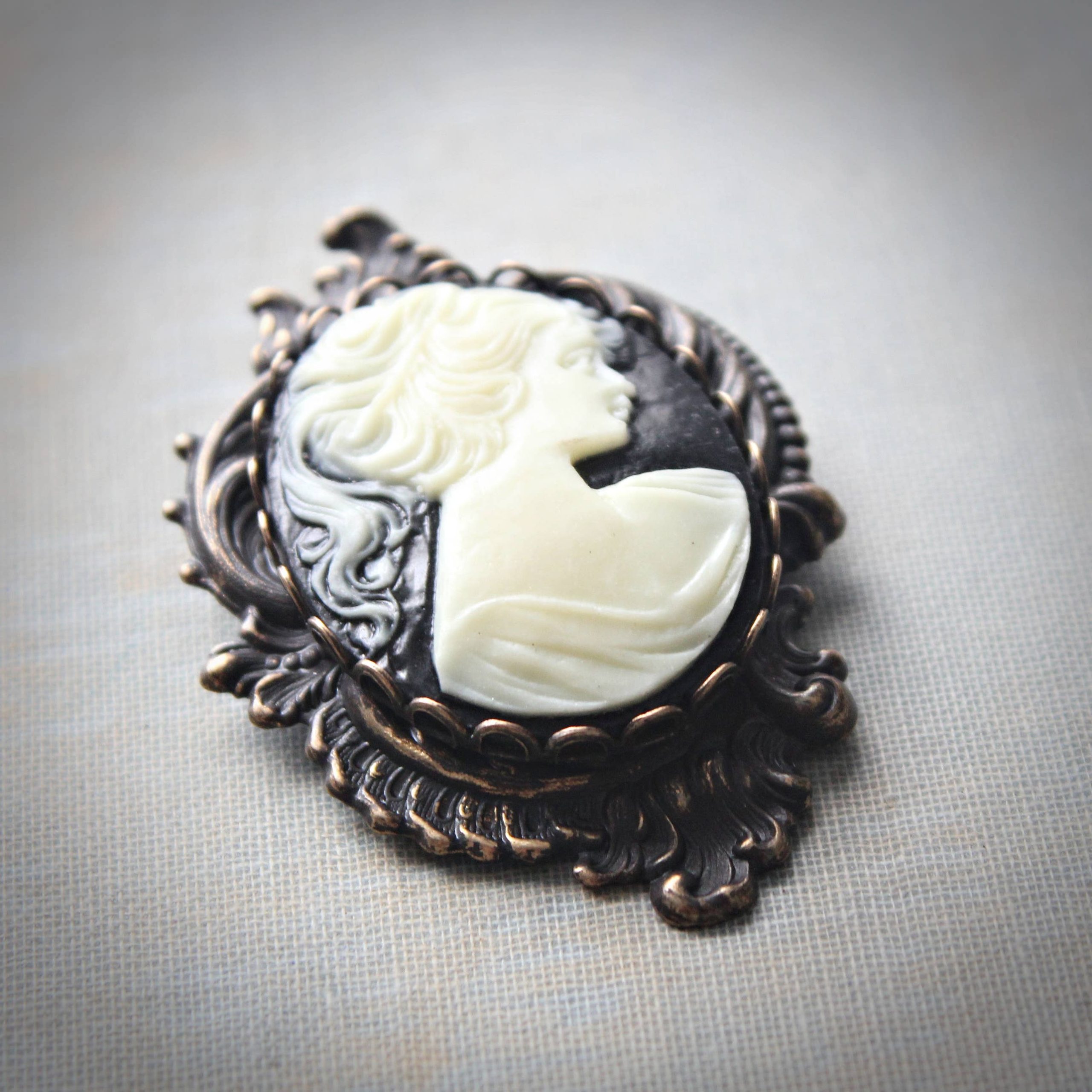 Black and Ivory Art Nouveau Cameo Brooch /Pendant