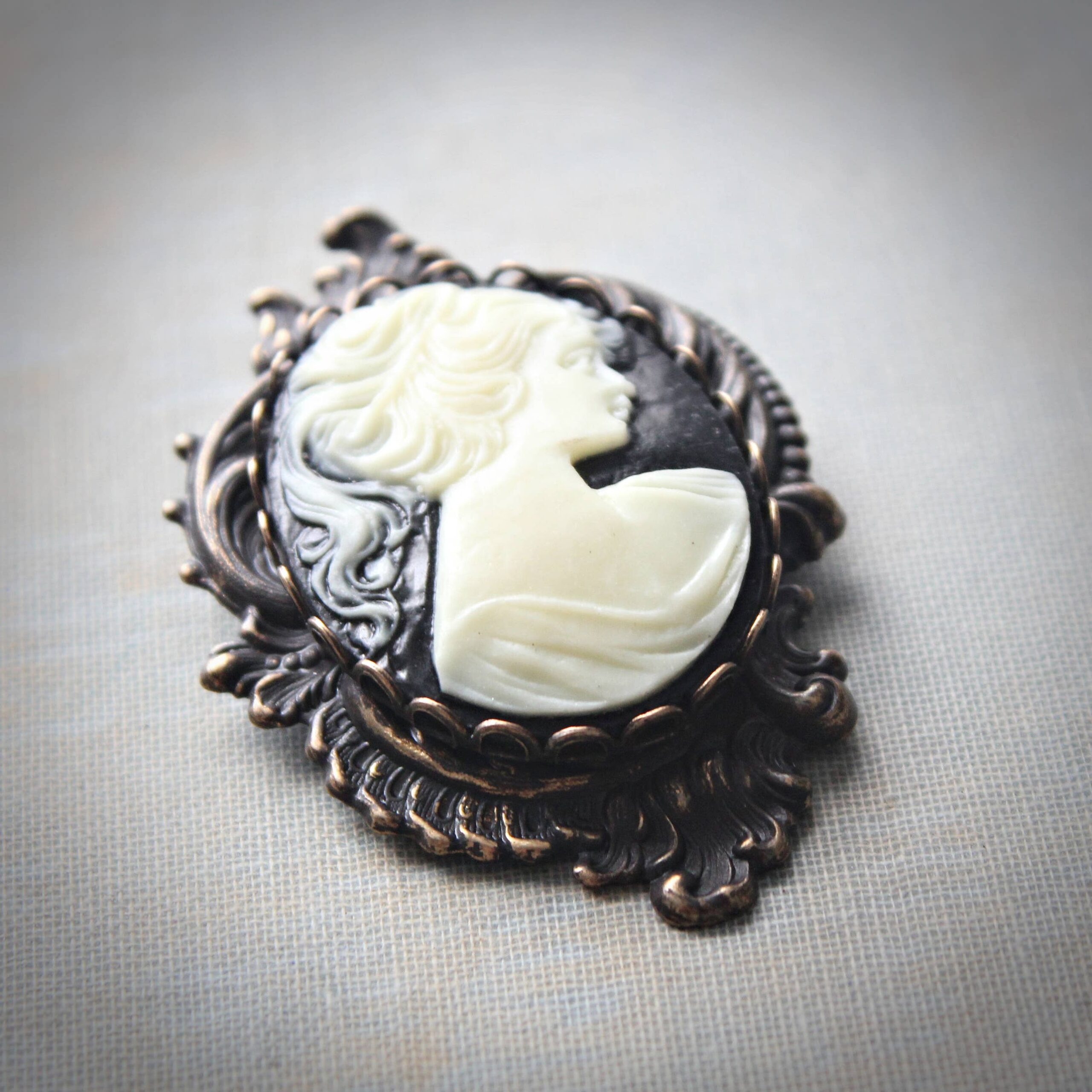 Black and Ivory Art Nouveau Cameo Brooch /Pendant - Image 2