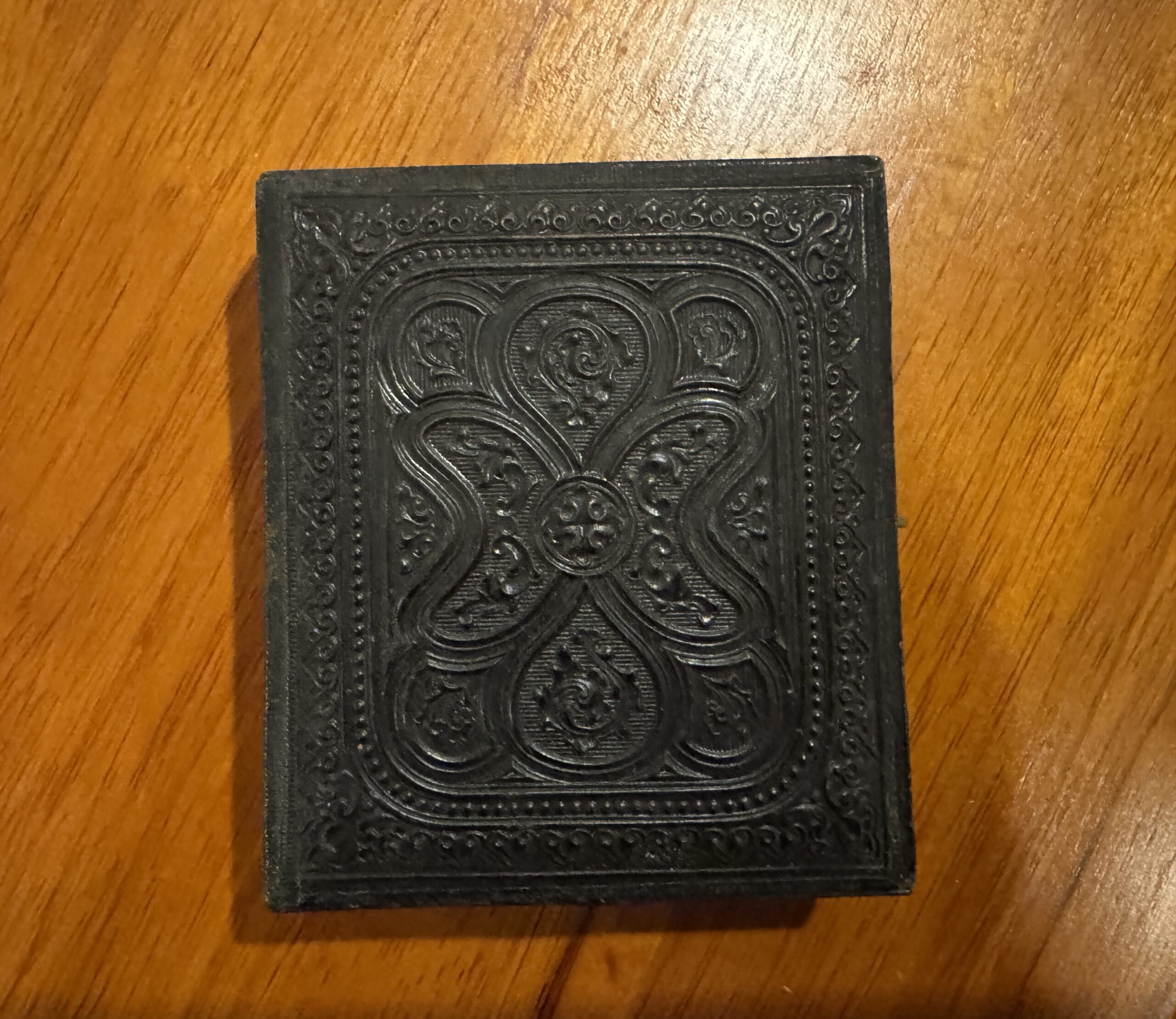 Vintage - Young Lady next to table - Image 3