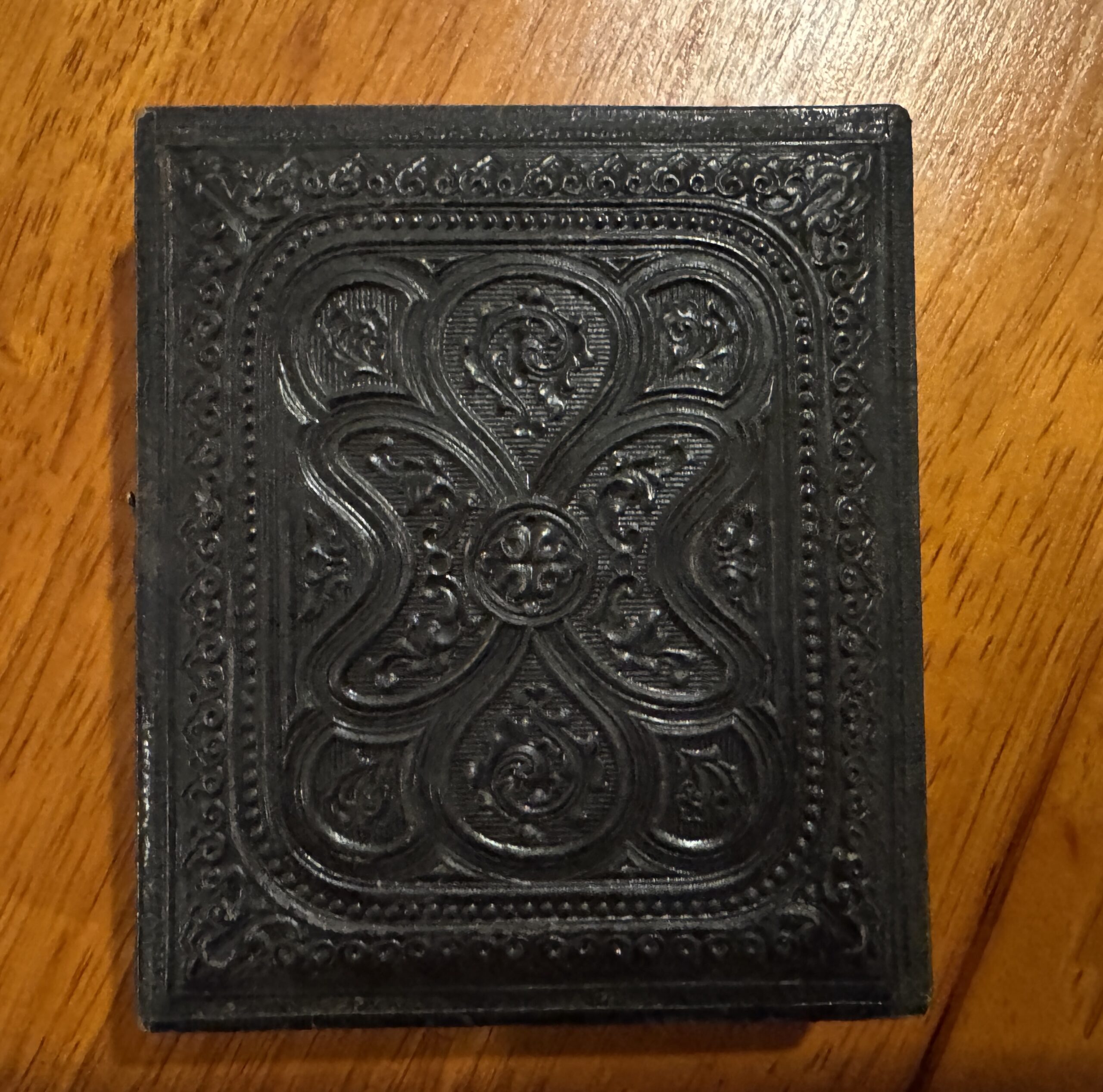 Vintage - Young Lady next to table - Image 2