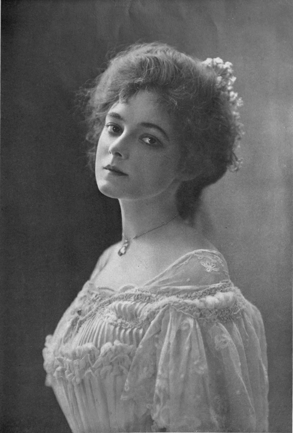 1902 portrait of Marie Doro by Burr McIntosh Studio