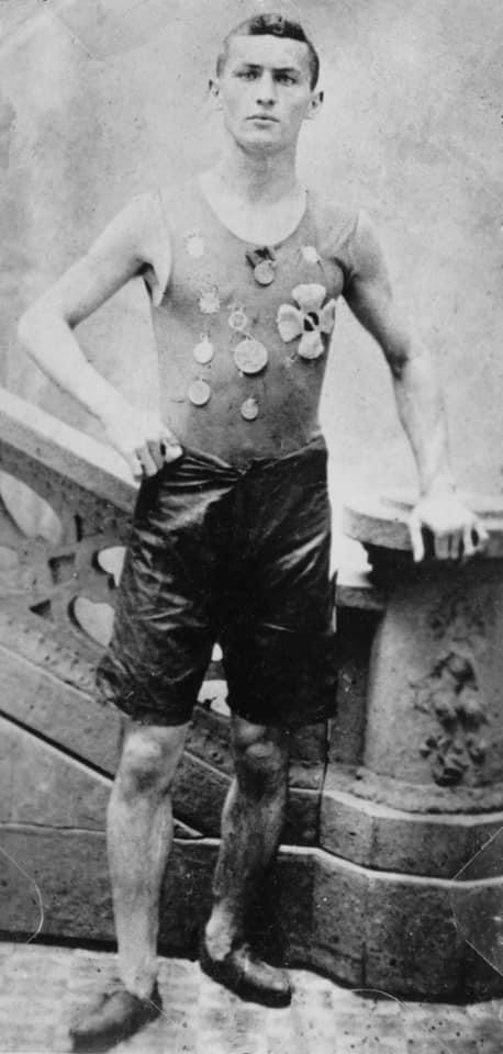 Harry Houdini: The Sinking Box Illusion and the Ultimate Battle Against Panic