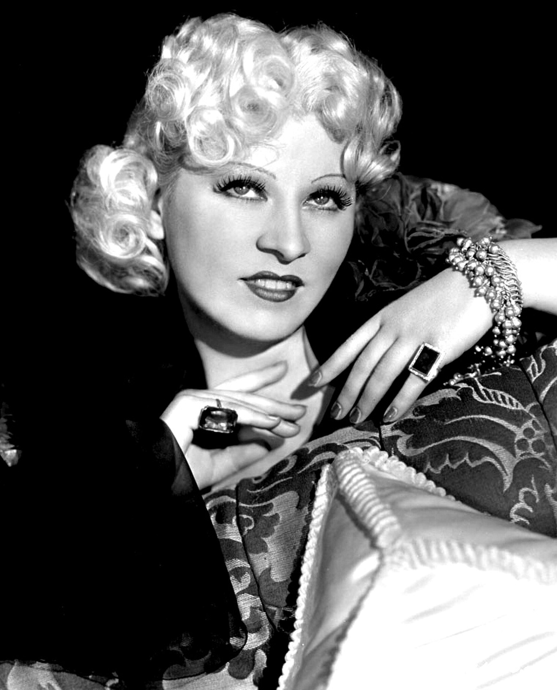 Mae West: The Razor‑Sharp Wit That Dismantled the Studio Censors