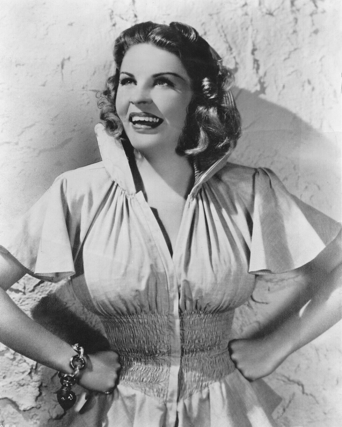 1916 — Martha Raye: The Comic Charisma of a Frontline Combat Entertainer