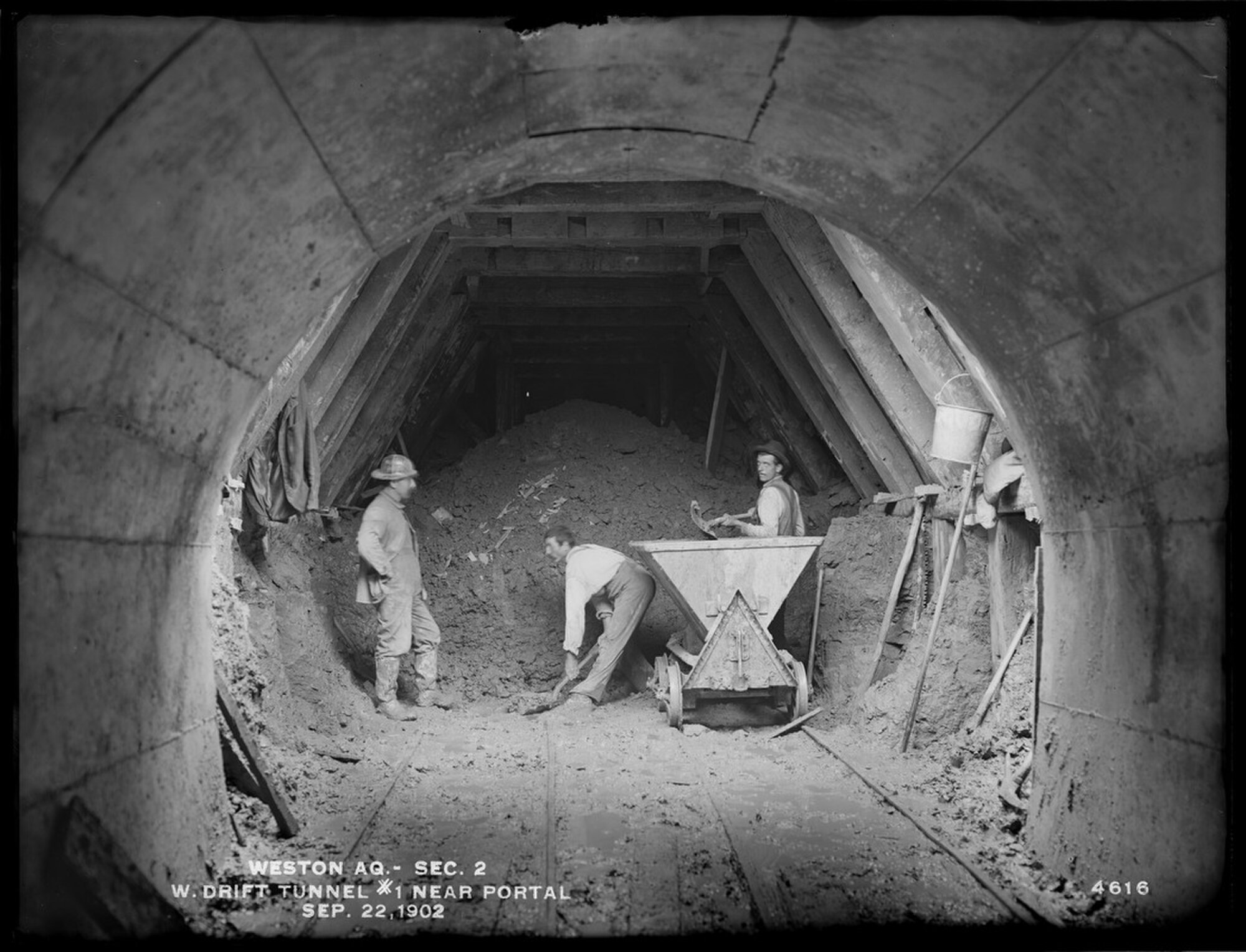 Construction of the Weston Aqueduct Tunnel