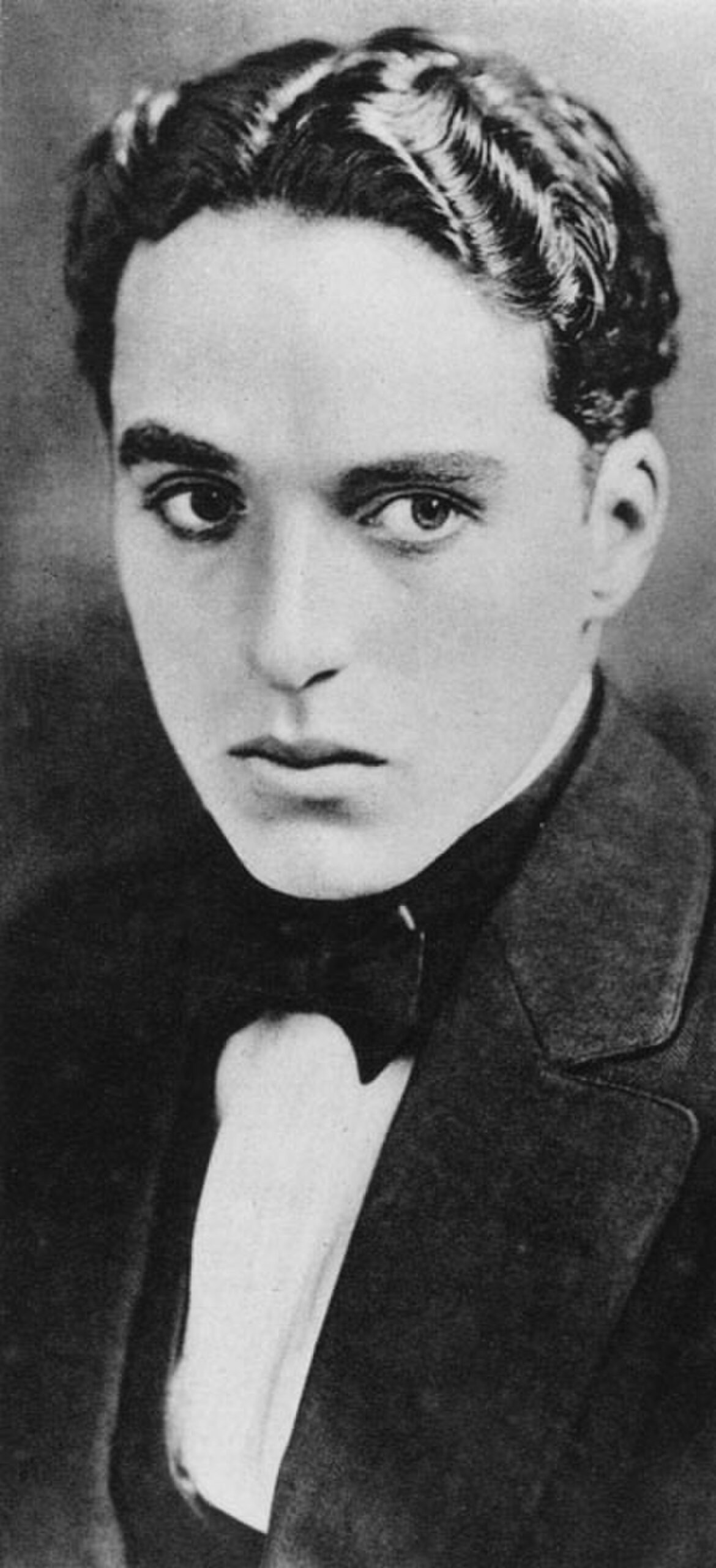 Charlie Chaplin Signs With Keystone